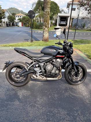 TRIUMPH TRIDENT 660 
